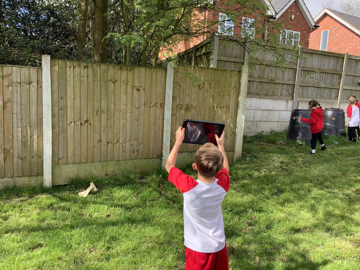 Class1Aspull's tweet image. This afternoon in computing we have used the iPads to take pictures of plants. Next week we will use the app ‘pic collage’ to edit and label them #acpscomputing