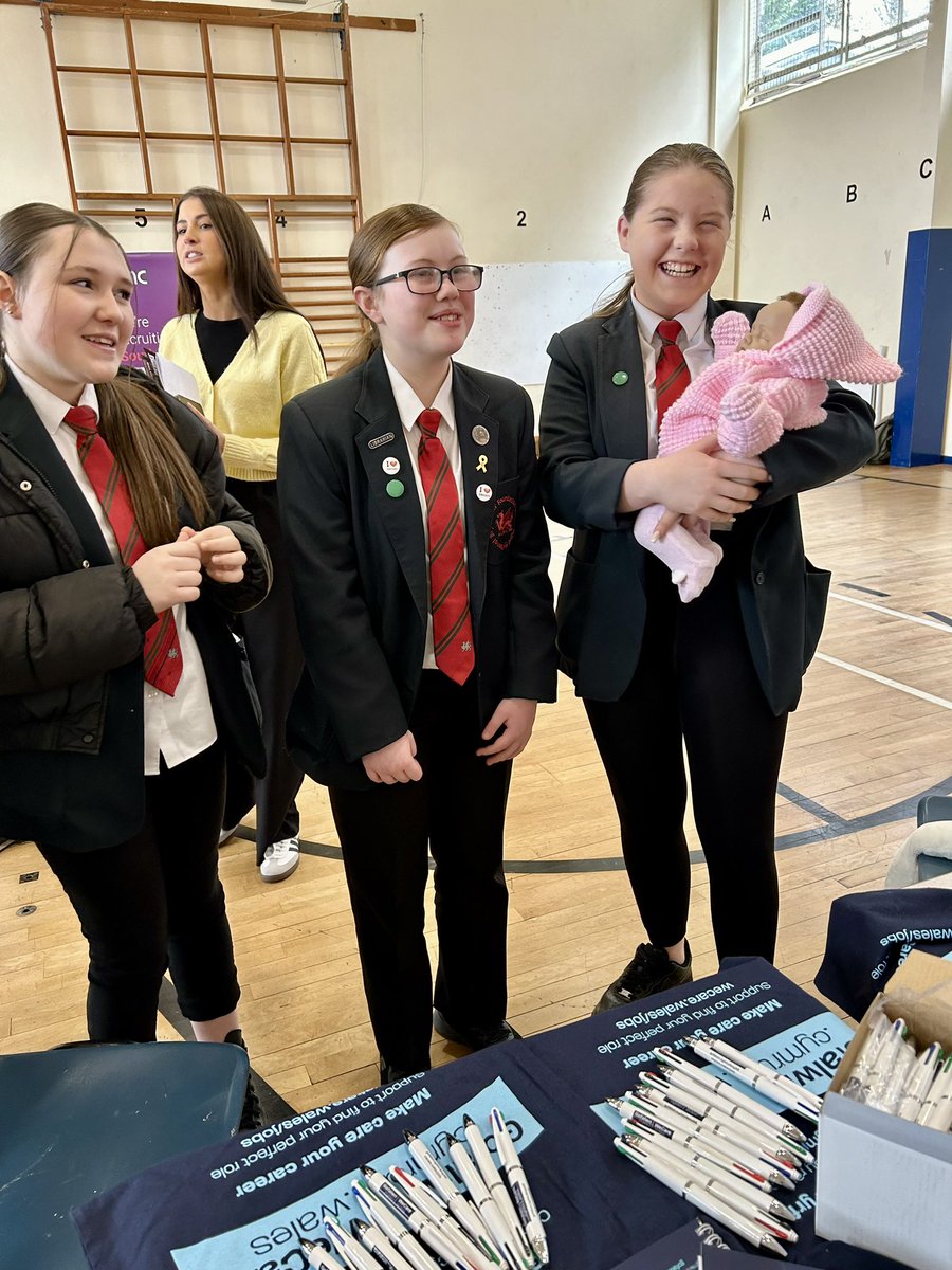 So today Manager Jo & Recruiting Officer Chelsie attended a Careers Wales event in Brynmawr Comprehensive School to chat to pupils in year 9, 10 & 11 about employment opportunities in Social Care @baulch_hannah @haydht2000 @BlaenauGwentCBC