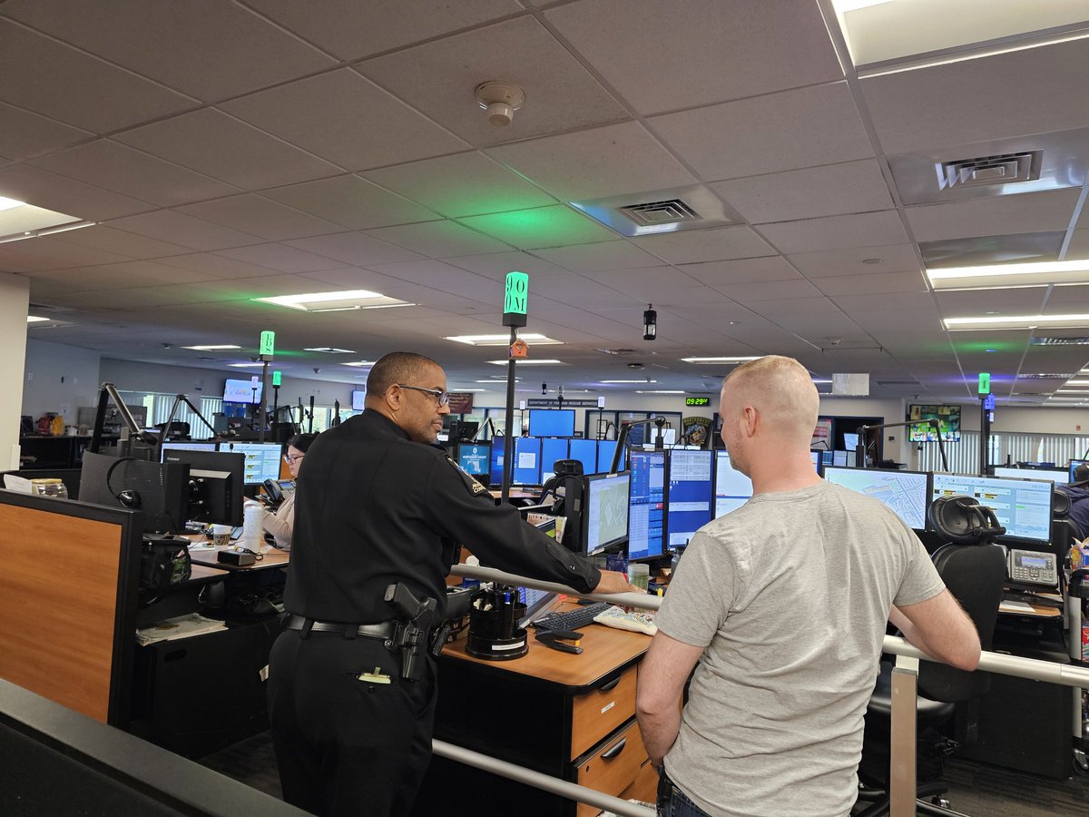 Happening Now: @mcpdChief Marcus Jones, Assistant Chief Marc Yamada, & Assistant Chief Willie Parker-Loan visit the Emergency Communications Center to celebrate National Telecommunicators week. Chief Jones also welcomed ECC's newest training class. #TelecommunicatorsWeek