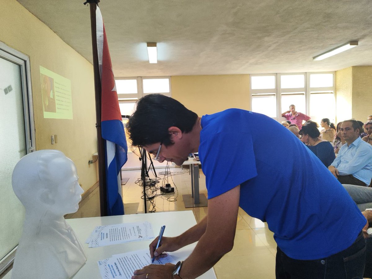 DatysCuba's tweet photo. 🖋En el marco de nuestro 17 aniversario los cuadros de DATYS firman el Código de Ética
🤝🏻Compromiso y dedicación distinguen a la Familia DATYS
💪Juntos por una digitalización segura
#datys #aniversariodatys #17Aniversario
@min https://t.co/Y02x3xNAWf