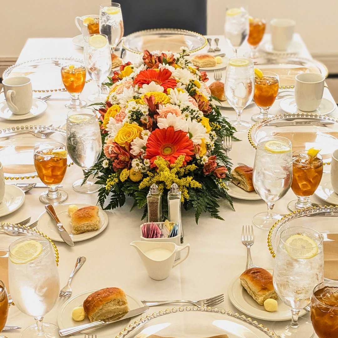 Delicious food and a beautiful setting at the Shipe Family dinner at the Cunningham House last week! 🍴🥗🌸

Thank you, Charlotte, for always capturing these beautiful events!📸

#GroveCityDining #Catering #grovecitycollege #parkhurst