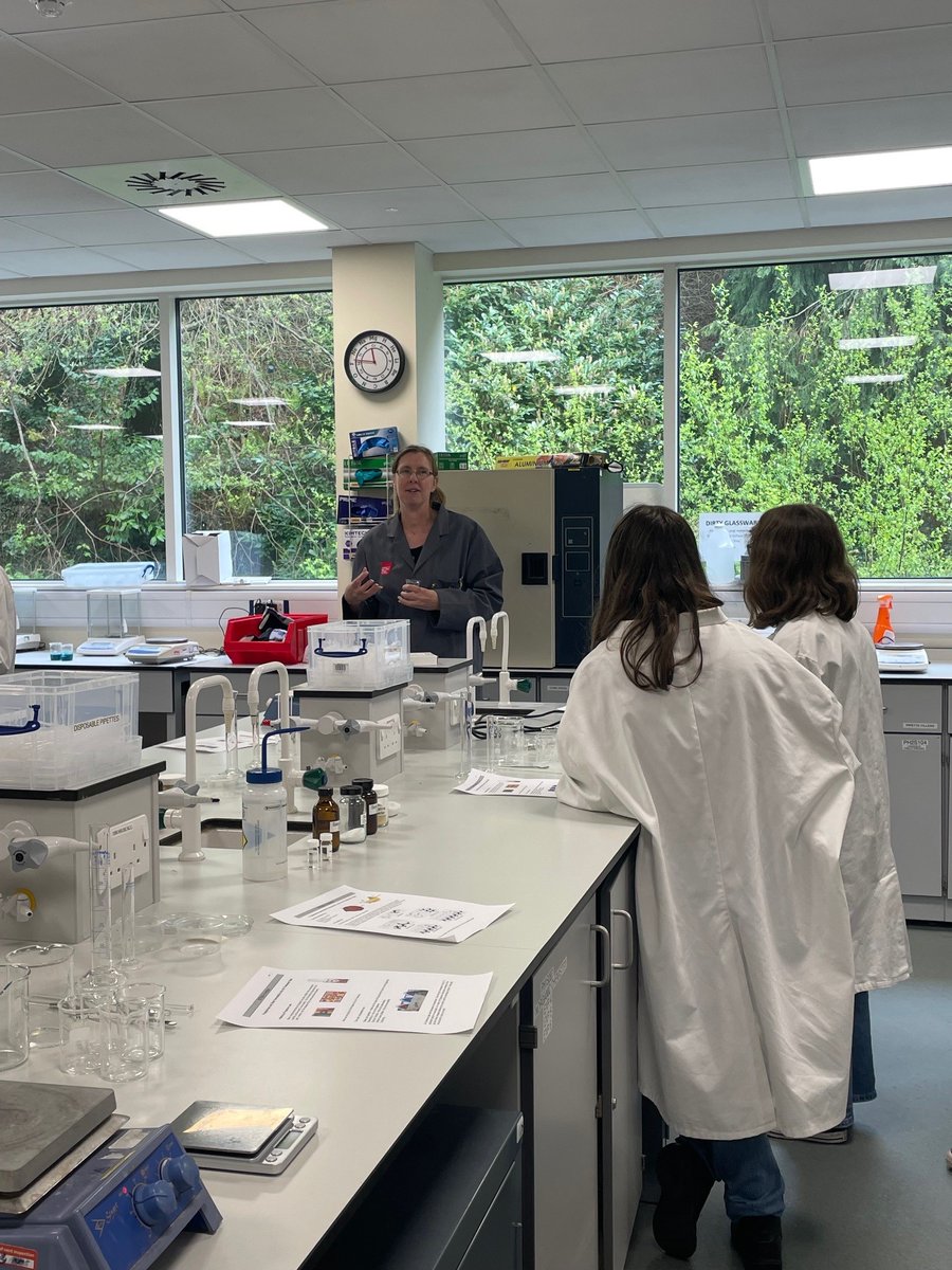 A big thank you to @UniSouthWales for hosting a Girls into STEM event today at the Glyntaff Campus, we had a packed day being crime scene investigators, making air freshener and learning about biodiversity mapping! @StIlltydsCHS @CefnSaesonComp @USW_SCL