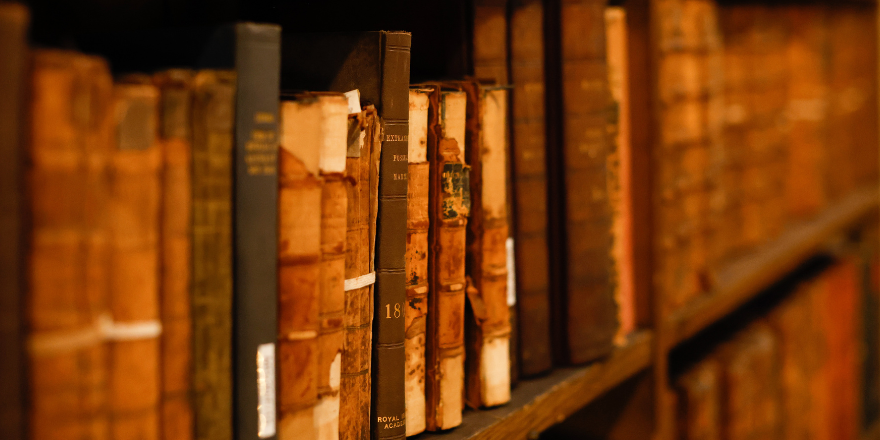 Join us in @Library_RIA for a series of lunchtime lectures on the past, present & future of early modern book collections in Ireland & Europe. Where: Royal Irish Academy, 19 Dawson St When: 24 April, 8 & 15 May 2024, 1-2pm Book tickets online: bit.ly/3Uiw3gW #RIAHS