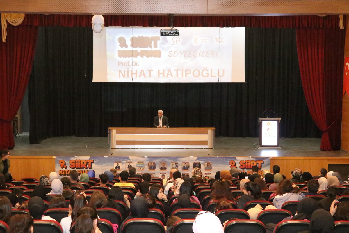 SiirtValiligi's tweet photo. Yazar Prof. Nihat Hatipoğlu, söyleşisi ve imza gününde kitapseverlerle buluştu.
 
Valimiz Sn. @Dr_KemalKzlkaya ve Hanımefendi Nurten Kızılkaya da etkinlikte yer aldı. 📚🎤✍️ 
 
📍İl Milli Eğitim Müdürlüğü Konferans Salonu
 
#ÇocuklarOkusunDiye ����
#9SiirtKitapFuarı 📚
#SiirtEğitimKenti👨‍🏫
#SiirtOkuyor📕
#Siirt