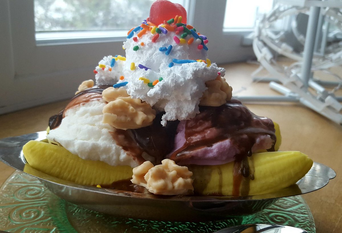 Here’s the scoop! It’s #nationalbananaday #etsy #soap #bananasplit #fakefood #prop #icecream #sundae ⁦@CarvelIceCream⁩