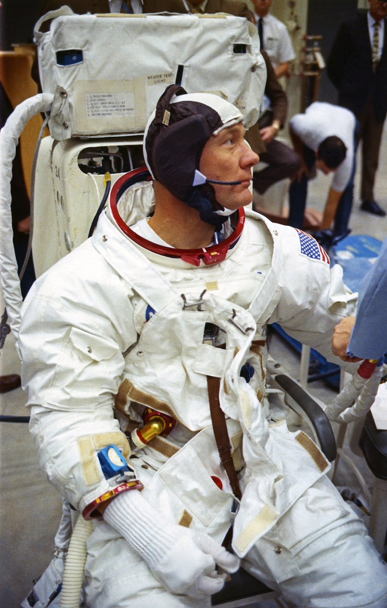 #Apollo11 Edwin ‘Buzz’ Aldrin suited up for a simulation at the MSC in Texas on April 18, 1969.

contactlight.de
forallmankind.de