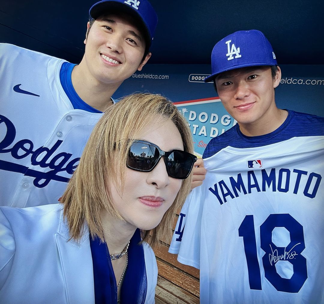 Japanese music star Yoshiki performed the National Anthem at the Dodgers game yesterday and snagged a selfie with Shohei Ohtani and Yoshinobu Yamamoto 💯 (via @YoshikiOfficial)