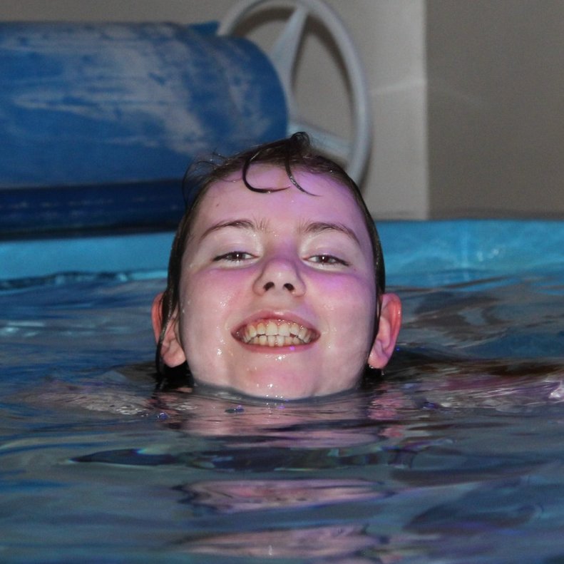 🤩Poppy has been having the best time making a splash in the Hope House pool during her recent stay 🏊‍♀️ As well as one-to-one care during their respite stays, children also get to benefit from our specialist hospice facilities such as the hydrotherapy pool 🥰