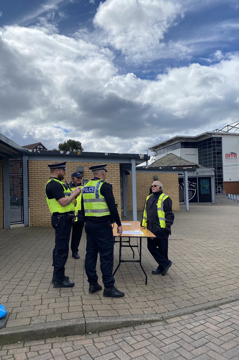 #ProjectServator officers have been in and around #HeadingleyStadium today engaging with staff, members of public and security. Remember to report suspicious behaviour
#TogetherWeveGotItCovered
@leedsrhinos @runforall