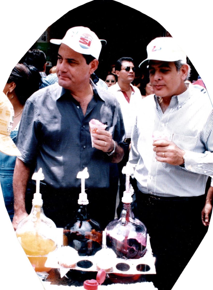 montipanama's tweet photo. Fotografía del Recuerdo/: Disfrutando de un Raspa’o con Gran Hermano y Amigo “Moisés Perez Abadi” @moiper17 Durante La Campaña del Referendum 1998 ! @ItaiBardov @PerezBalladares @USAmbassadorPAN @lindabran1 @IsabelDK8 @lupitaquirosa @OKoumanis @MaraCaponi @gustikra @fridahsitton https://t.co/TWUa2Jc714