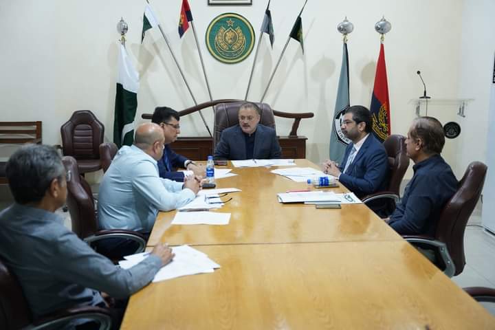 Munwar_Kaleri's tweet photo. کراچی 

17 اپریل 2024 

محکمہ ایکسائز، ٹیکسیشن، نارکوٹکس کنٹرول کی جانب سے روینیو بڑھانے اور ٹیکس میکنزم میں جدت لا کر مضبوط بنانے کا فیصلہ 

کورٹ میں بینک گارنٹیز کی مد میں اور ناظر کے پاس سندھ حکومت کے جمع 180 ارب روپے کی واپسی کے لئے سپریم کورٹ سے رجوع کرنے کا فیصلہ

سینئر وزیر شرجیل انعام میمن کی زیر صدارت اعلی سطح کا اجلاس، سیکریٹری ایکسائز سلیم راجپوت، ڈی جی ایکسائز اورنگزیب پنہور اور دیگر شریک 

گاڑیوں کی رجسٹریشن کے پورٹس اور دیگر متعلقہ مقامات پر کائونٹرز قائم کرنے اور دیگر جدید طریقہ کار متعارف کروانے کا فیصلہ

سینئر صوبائی وزیر شرجیل انعام میمن کی جانب سے ایکسائز دفاتر کو اپ گریڈ کرنے، انفرا اسٹرکچر بہتر بنانے، لاجسٹک ضروریات جلد پورا کرنے کی ہدایت

چیک پوسٹ نظام و مضبوط کرنے، نئی چیک پوسٹس کا قیام، گاڑیوں، نارکو ڈٹیکٹر کی خریداری، موبائل ٹیسٹنگ لیب کے قیام کا بھی فیصلہ 

گاڑیوں کی رجسٹریشن کے لئے جدید انداز کے پلیٹس کے اجراع کا نظام لانے کی بھی ہدایت

اجلاس میں منشیات کے خلاف پولیس کے تعاون سے کارروائیوں میں تیزی لانے اور منشیات کی تسخری روکنے کے لئے تمام ممکنہ اقدامات کا فیصلہ 

پورٹ سے شو رومز اور دیگر صوبوں تک گاڑیوں کی منتقلی کے لئے قانونسازی کی جائے گی، شرجیل انعام میمن

ایکسائز ٹیم پورٹس اور دیگر مقامات پر کائونٹر بنائے گی، گاڑیوں کی بروقت رجسٹریشن کی جائے گی، شرجیل انعام میمن 

منشیات کے خلاف کارروایوں میں تیزی لائی جائے، منشیات فروش معاشرے کے دشمن ہیں، شرجیل انعام میمن 

پولیس اور دیگر اداروں کی مدد سے منشیات کا قلع قمہ کیا جائے، شرجیل انعام میمن
@sharjeelinam @rawalsharjeel