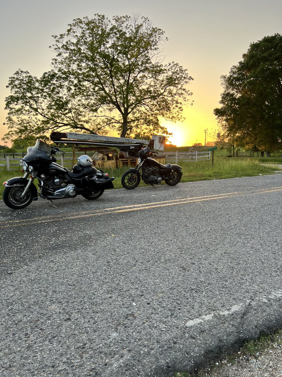 Rode Harleys for the first time this past weekend as a passenger & lemme tell you, there’s something about riding that just frees you. it’s so damn fun & I was instantly addicted. here’s a pic of a view we stopped to enjoy.