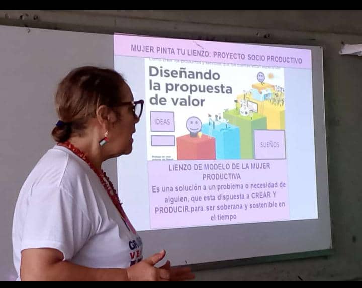 La estructura Estadal y municipio Girardot 💪🏻 🇻🇪 participaron en el Taller de Empoderamiento Productivo de la Mujer dictado por FENSUR para formar a los facilitadores y supervisores en el territorio #VenezuelaSeRespetaYPunto @NicolasMaduro @_LaAvanzadora @Sociabolivarian