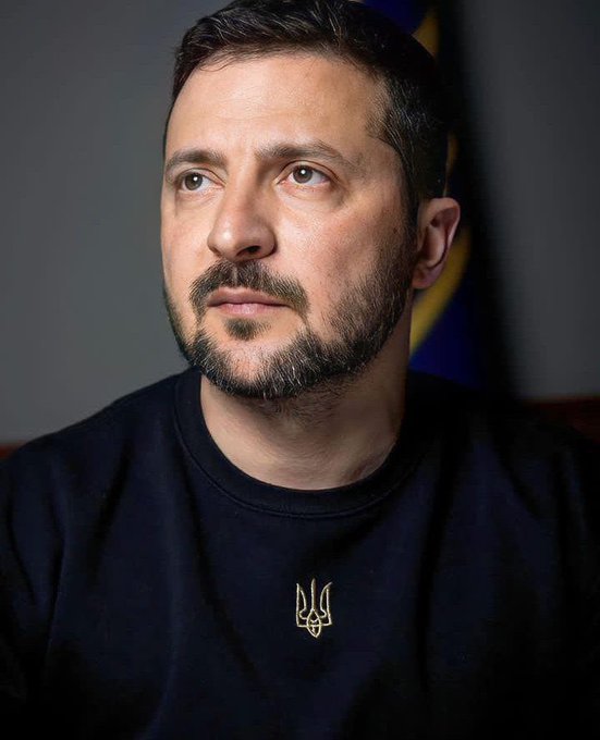 #ZelenskyyWarHero