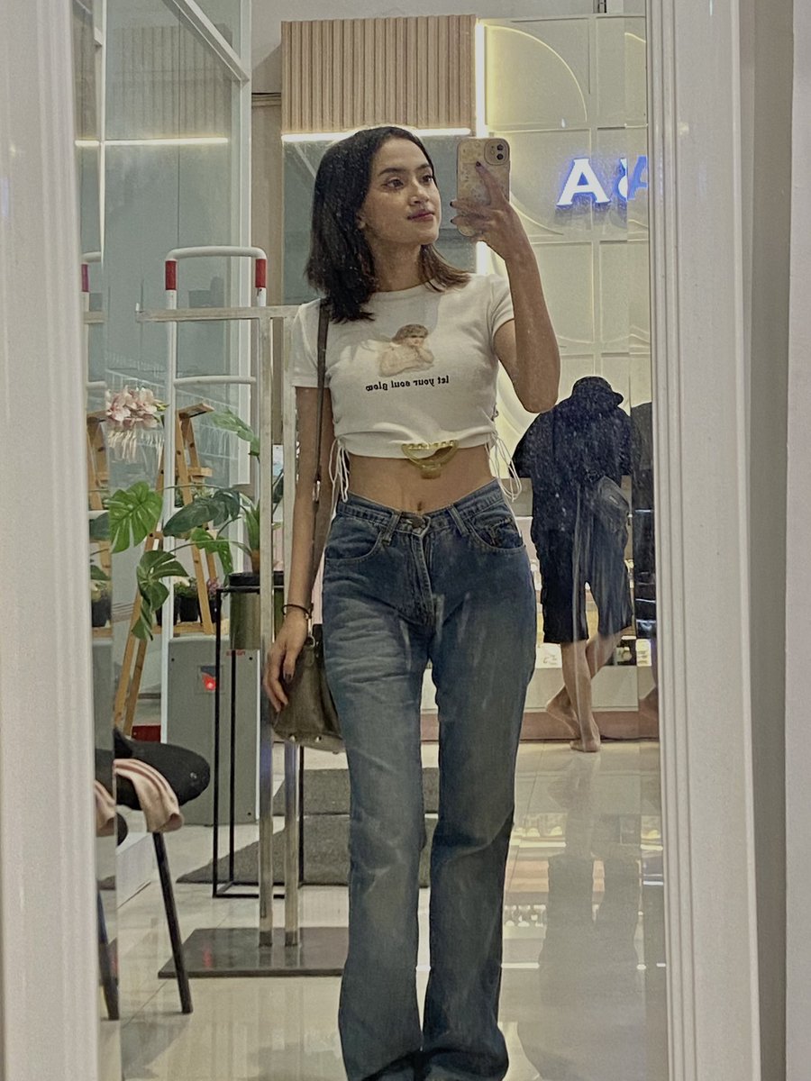 perasaan ni rambut kagak panjang2 deh