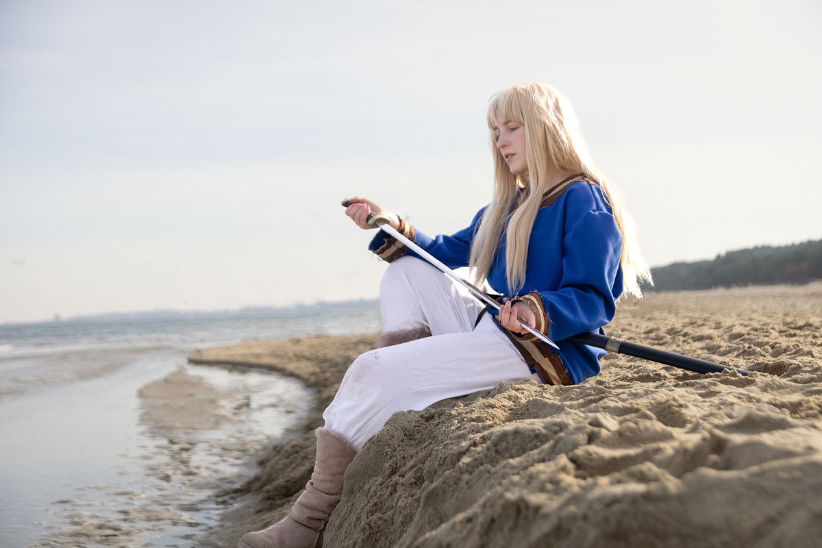 'Wishing to find a way in an unseen ocean
The voice that was connected pushes the sail to a world with no answer, 
You're not alone' ~ 'Torches' Aimer

Photo&edit: _haku.photo (ig)

#canute #VINLAND_SAGA #vinlandsagacosplay