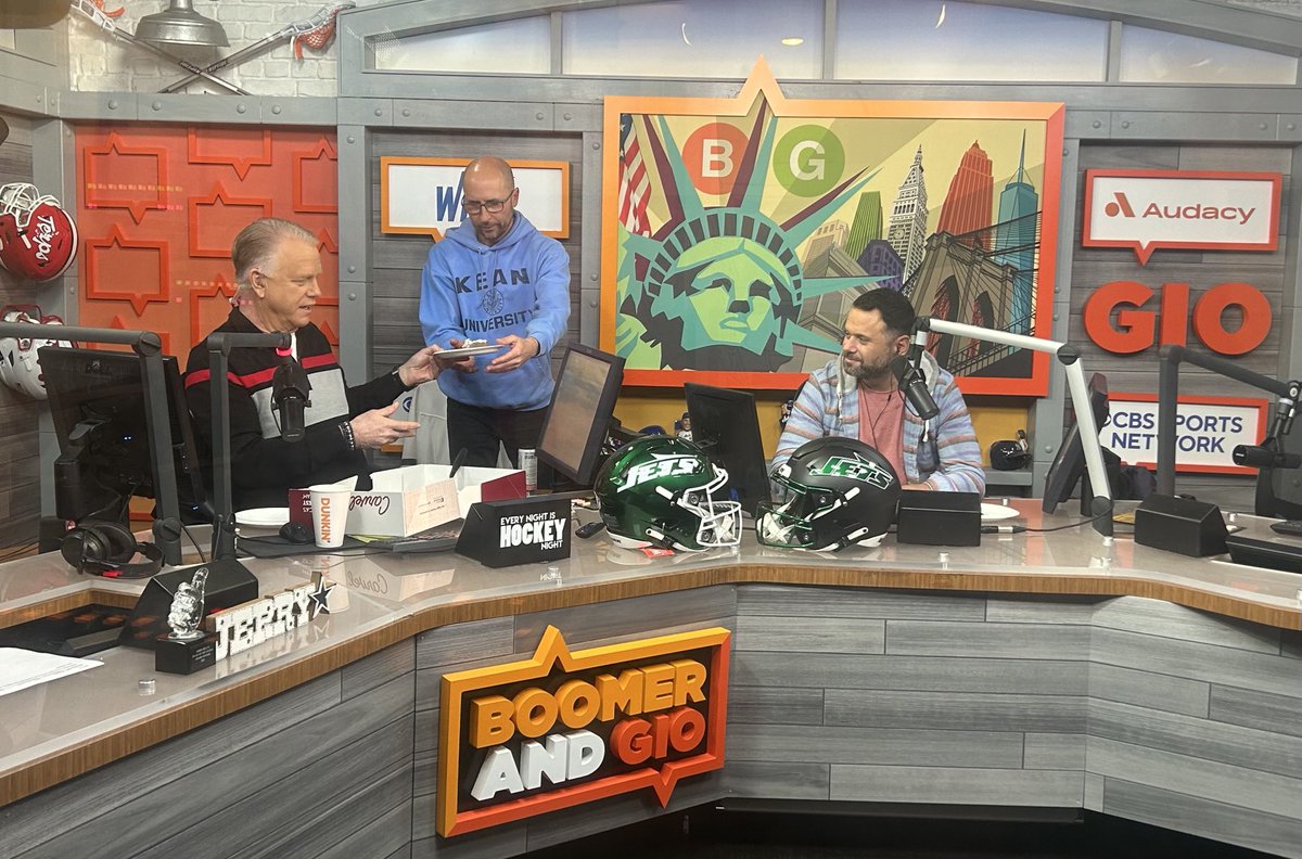 Happy Birthday Boomer! Is Fudgie the Whale “Bobby approved” ⁦<a href="/Alsboringtweets/">Al Hughes Dukes</a>⁩ ?