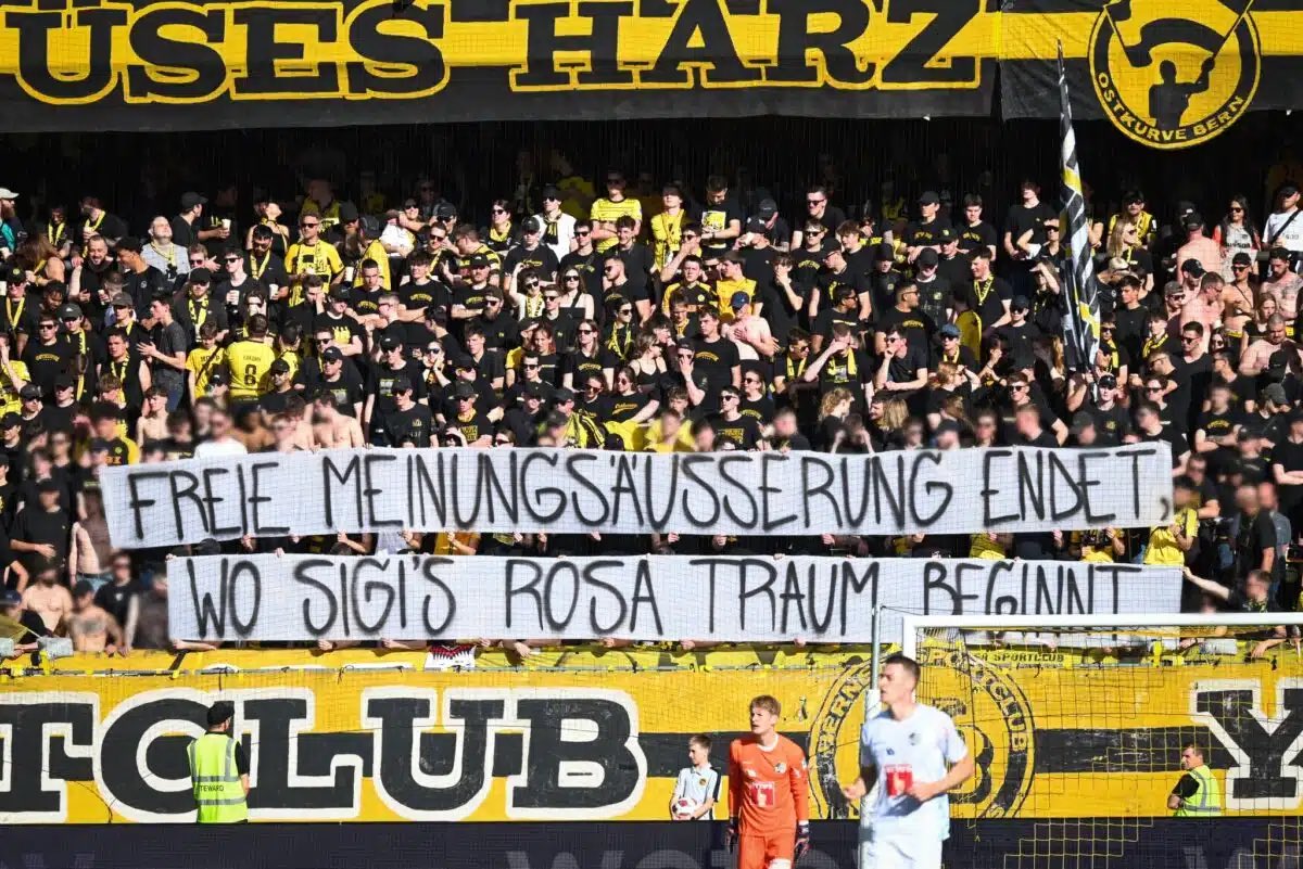 InitiativeSW's tweet photo. Die Ostkurve Bern äußerte sich beim vergangenen Heimspiel zur aktuellen Situation. Danke für eure Solidarität und Unterstützung, Freunde!
⚫️⚪️⚫️🟡⚫️ https://t.co/HUNNMYKSU7