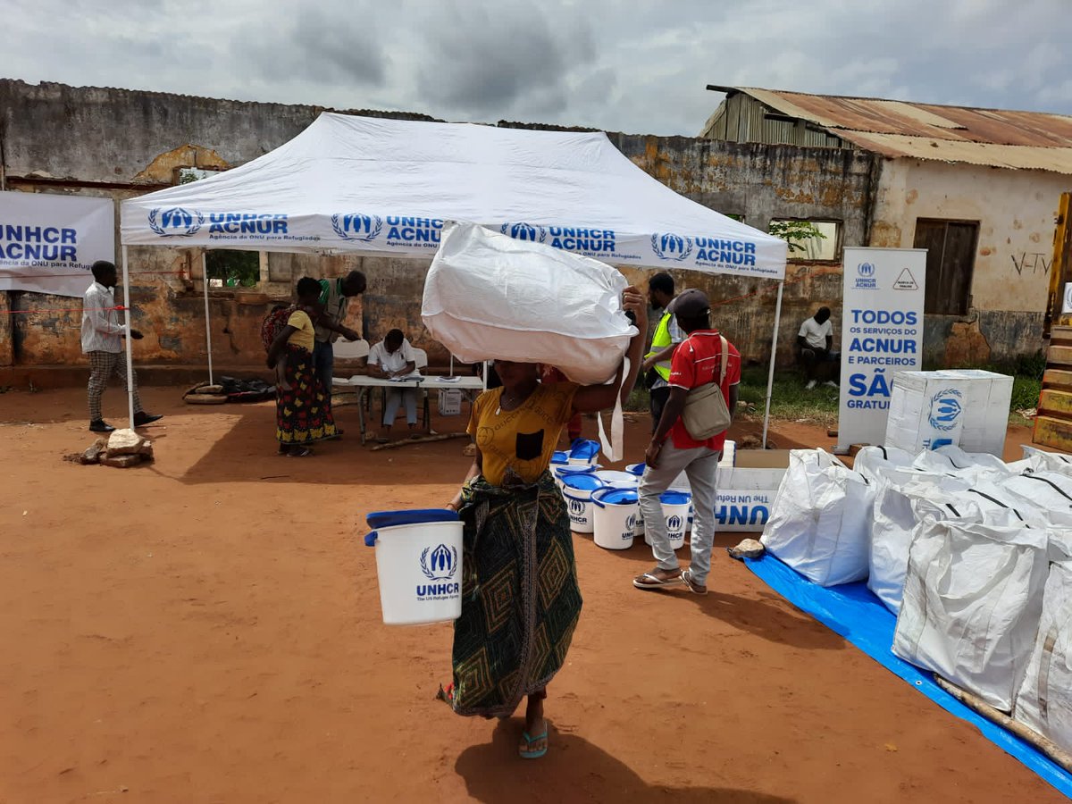 Approximately 113,000 people, including 62,000 children have been newly displaced in Cabo Delgado🇲🇿 due to the recent attacks or fear of attacks by NSAGs in Chiúre distric. Thanks to @StatePRM 🇺🇸, UNHCR is currently distributing additional 1,503 household items, in Erati