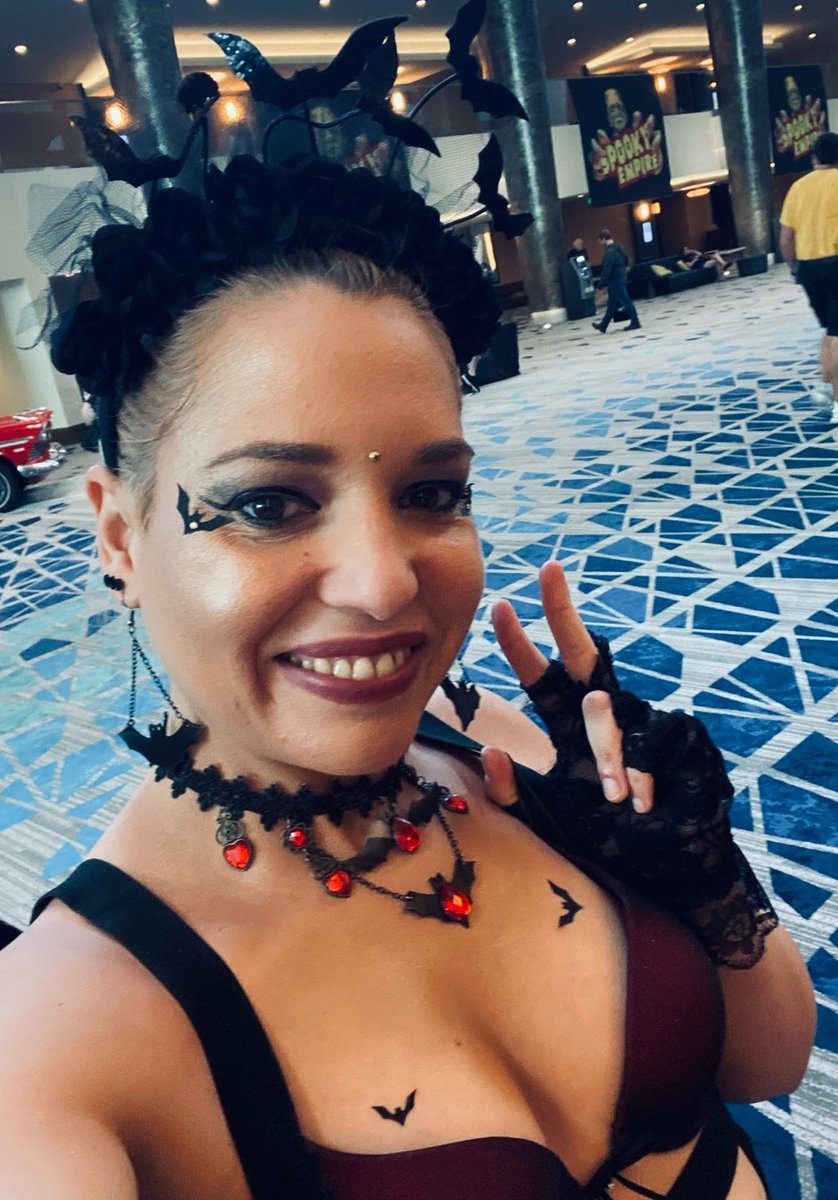 GeekuniqueCos's tweet photo. I’m trying to make this #BatgirlCosplay better by using #vampireteeth next. 🧛 🦷
Remember, this is a version of #Batgirl that turned into a vampire, or at least was supposed to be. 😅
The #vampireteeth give me trouble lol 😂, any advice? 🤔 https://t.co/hl4PVfNEy2