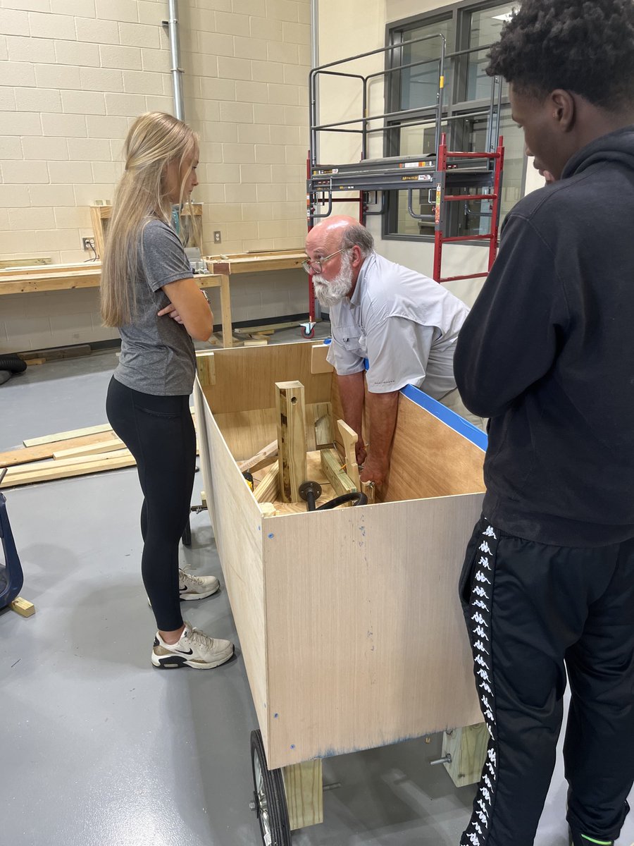 Our Engineering, Building Construction, and Digital Art and Design students all are working to get our Kinetic Derby car ready!!!! ⁦@LexingtonTwo⁩ ⁦@WestColumbiaSC⁩