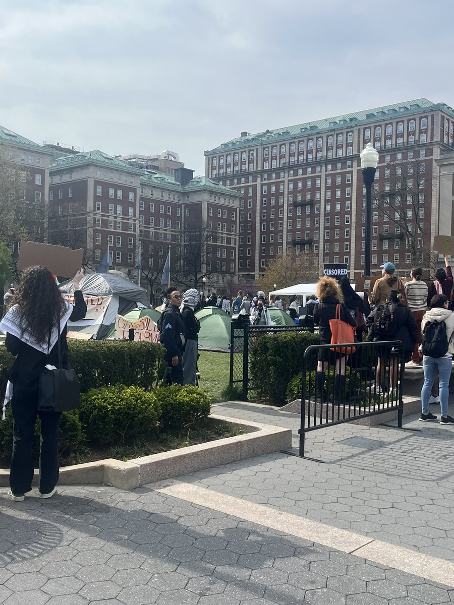 6 hours later at Columbia University’s Gaza Solidarity Encampment: Public safety has barricaded the entrances to the field & prevented students from leaving. Students are beginning their first teach in. #cu4palestine