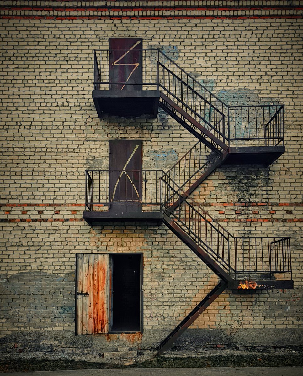 dicdocphoto's tweet photo. Лестница
Ladder
Photo: Dmitriy Grebnev
Russia, Tyumen, 2024
#dicdoc #dicdocphoto #Tyumen #блескинищета
#Экзистенциальныесостояния
#эстетикаебеней #imp #urbanphotography #streetphoto #photography #posterphoto #door https://t.co/WArevy8Np4