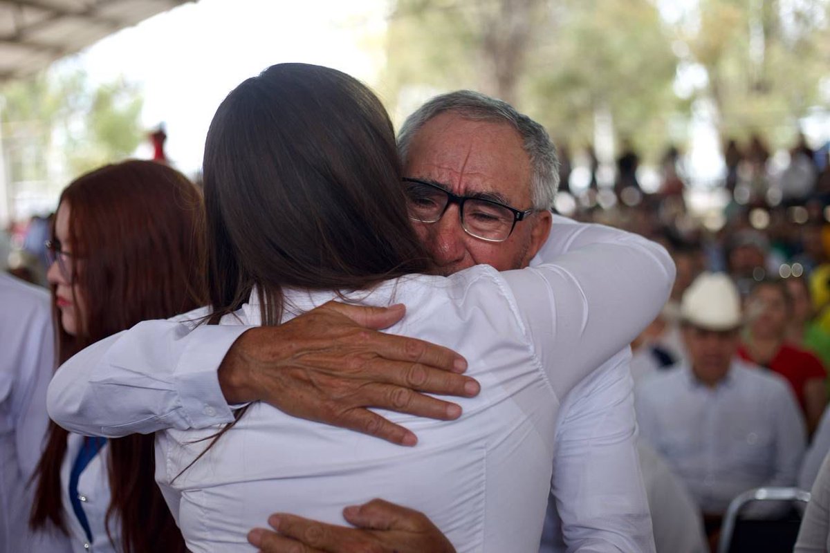 SoniaFloresArc1's tweet photo. Su amor es el apoyo más grande en cada paso que doy.
 
¡Gracias por acompañarme en este camino! ❤️
 
#SF 🌸 https://t.co/tOinsSX7D6