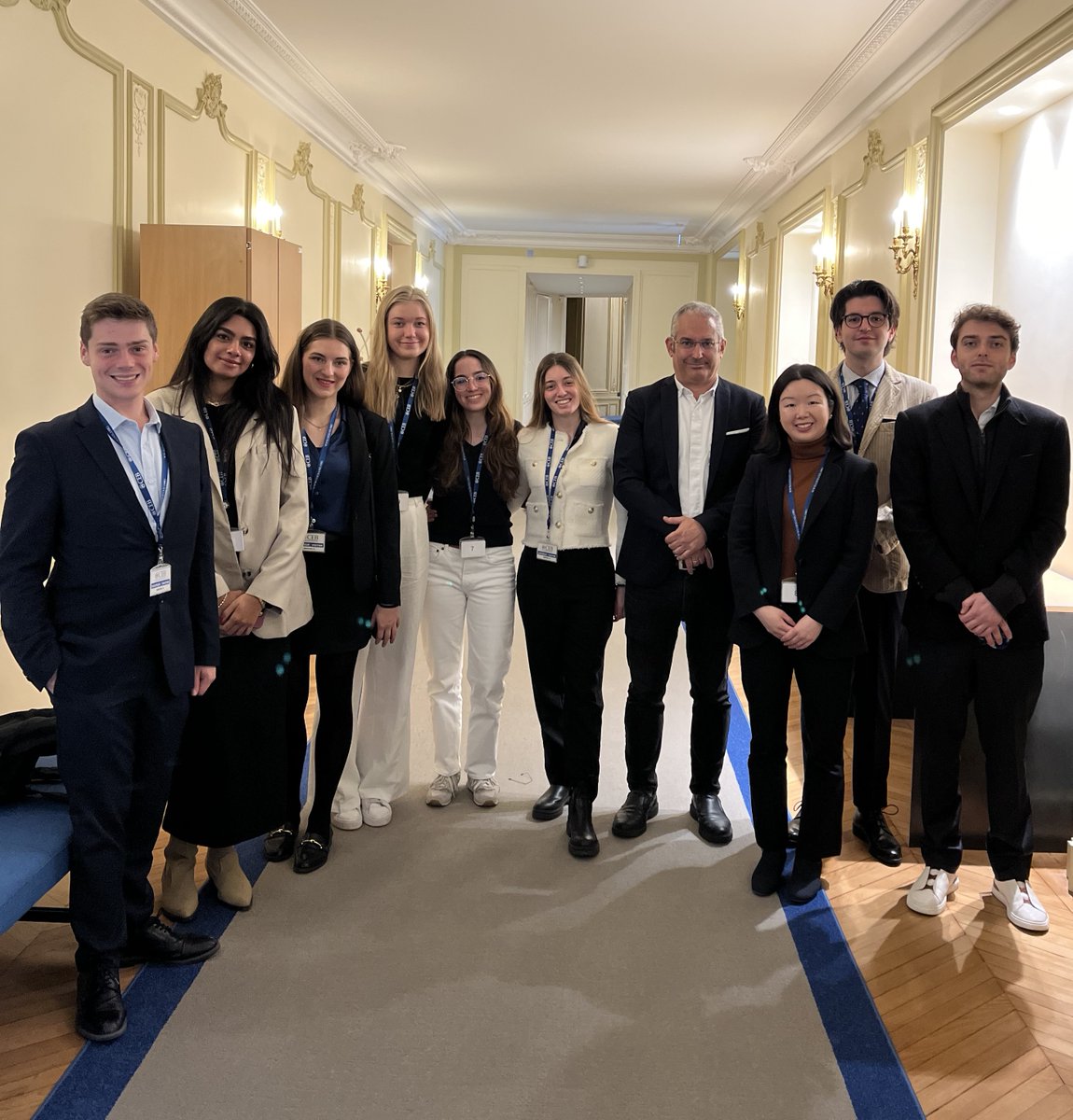 Today at the #CEB we welcomed students from @IEuniversity to acquaint them with our mission, structure and activities. The highlight of the visit? We were able to show them our trading room and the recently renovated boardroom❗️