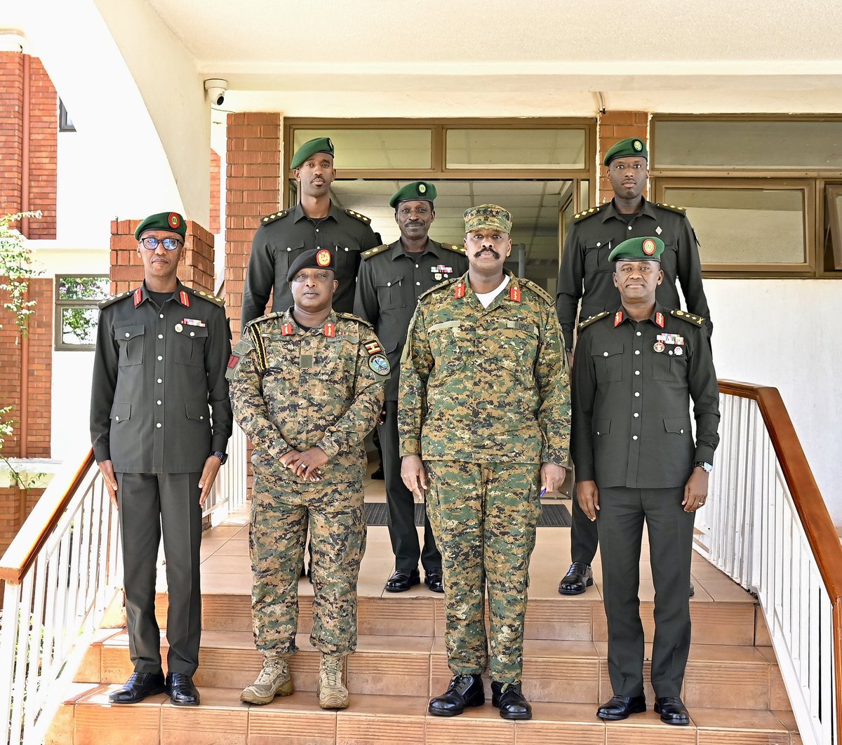 CDF & SPA/SO Gen @mkainerugaba meets delegation from Rwanda Defence force today
