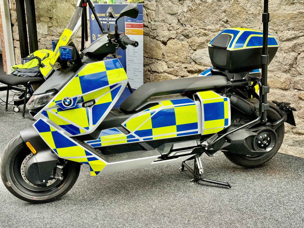 This is the Garda’s new patrol electric motorbike. Range of 100km-150km. Trial. BMW.
