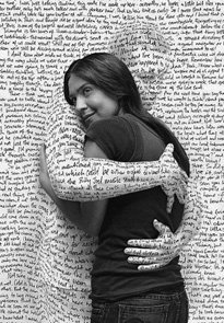 Tancerca_'s tweet photo. 🌹♥️ Soy muy consciente que desde una cuenta de Twitter no se puede hacer un tratamiento psicológico.  
Pero también soy muy consciente del escaso acceso a la salud mental pública, y si lo haces, las citas son demasiado espaciadas.

Ir a un psicólogo privado no es algo que todo el mundo se pueda permitir económicamente. Sobretodo al principio donde las citas o sesiones, suelen ser semanales. 

Por eso, y teniendo muy claro cuáles son las limitaciones de este medio, os intento explicar cosas que parecen muy obvias, pero que no lo son. Como por ejemplo qué hacer o decir ante quien no quiere vivir, cómo ayudarlos con las palabras adecuadas. 
Conocer más la depresión y la ansiedad y enseñaros "primeros auxilios psicológicos" 

Si eres docente te vendrá bien aprender a explicar a tus alumnos cómo ayudar en un ataque de pánico o ansiedad, por ejemplo.

No sé, yo estoy llena de buenas intenciones, y ganas de compartir lo que sé para que este mundo sea un lugar menos enfermo🌹♥️