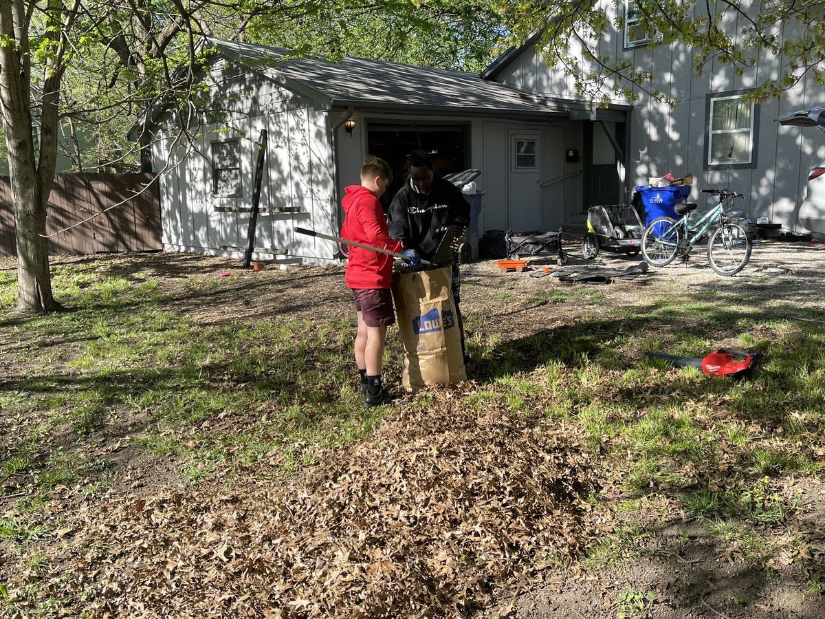 Yard cleanup for a local Olathe family #CSTServes24