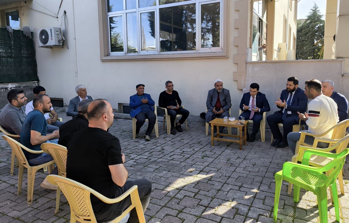 Kaymakamımız Sayın İsmail Pendik; vefat eden Hüsna Baykan’ın ailesine taziye ziyaretinde bulundu. Merhumeye Allah’tan rahmet, yakınlarına başsağlığı ve sabırlar dileriz. #Bağlar #Diyarbakır