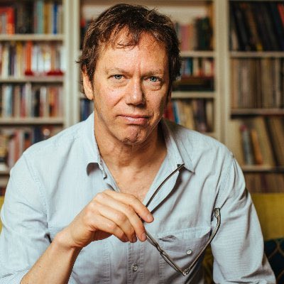 Manithwrites's tweet image. This is Robert Greene

New York Times bestseller, author of The 48 Laws of Power

I’ve devoured all his books and binged hours of his podcasts 

Here are 4 of his most valuable advice for aspiring writers