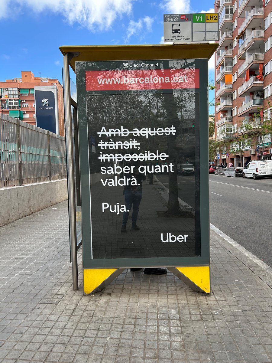 Si les marquesines d'autobusos no fossin una infraestructura per a la publicitat de Clear Channel, no hauríem que Uber insultés el nostre sistema de transport públic.