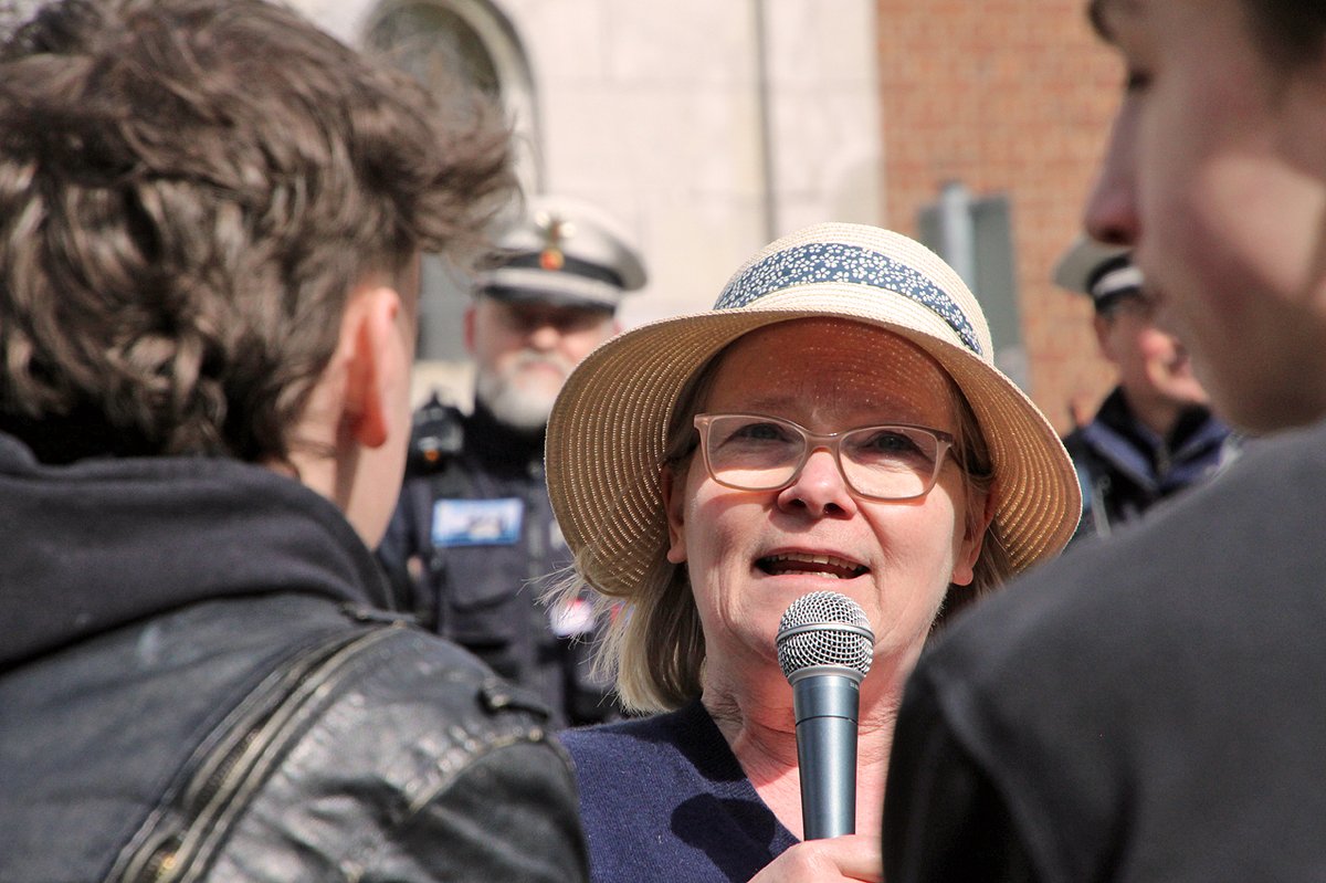 Ende April findet an einer Schule in der Region eine Veranstaltung mit Lokalpolitikern & Kandidaten zur EU-Wahl statt. Teilnehmen wird auch #AfD-Frau Irmhild 'millionenfache Remigration' Boßdorf. In #Aachen gab es daher eine Ausladung & (Gegen)Proteste ▶️ instagram.com/p/C5impKdqq_-/