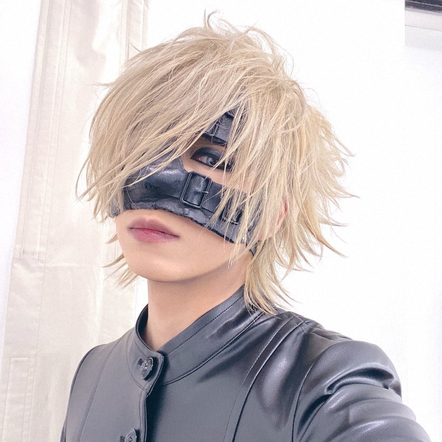 livedoornews's tweet photo. 【公式サイト掲載】REITAさん死去「the GazettE」メンバー追悼「バンドは決して4人になんてならない」
https://t.co/wR2JDcshEp

5人組ビジュアル系ロックバンド「the　GazettE」のベーシスト・REITAさんが15日、死去したしたことを受けてメンバーが17日、公式サイトで追悼した。 https://t.co/bw7luMsfa7