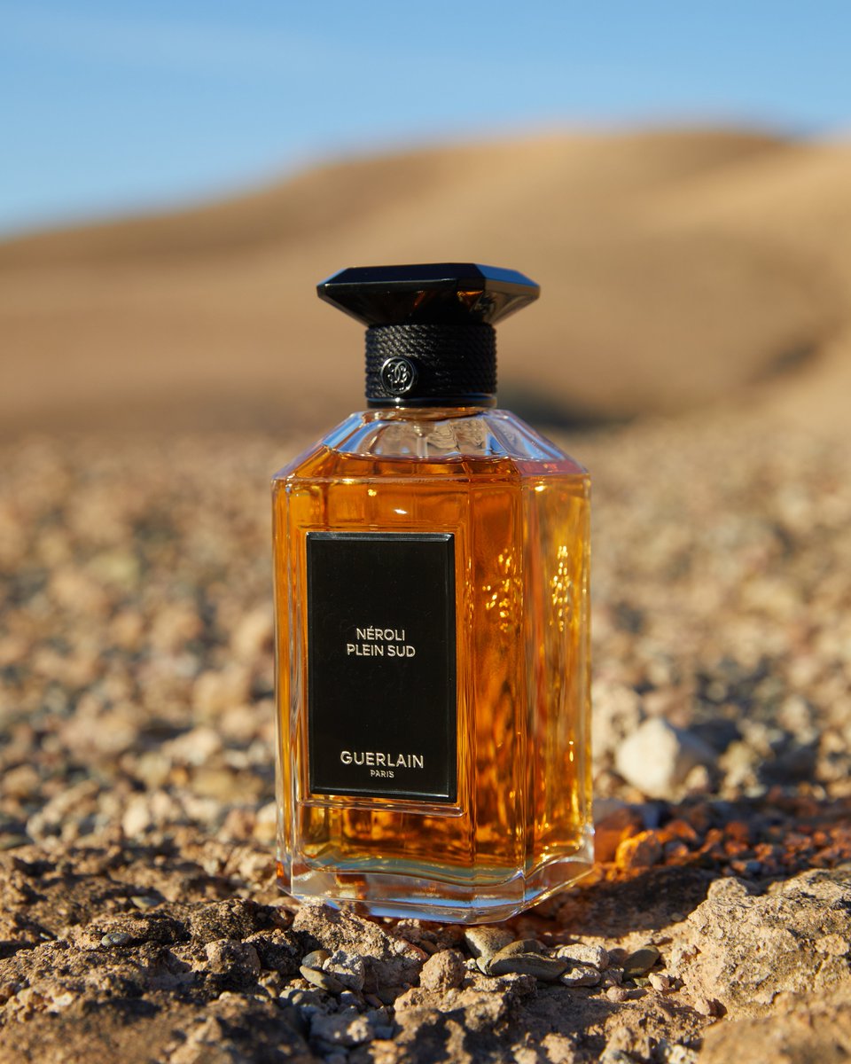 The sun rises in the Moroccan desert with Néroli Plein Sud from L’Art & La Matière Collection. Delicious orange blossom meets captivating spices, on a bed of vetiver and sandalwood. A tribute to the desert sands and sky. #Guerlain #ArtetMatière #PerfumerSince1828