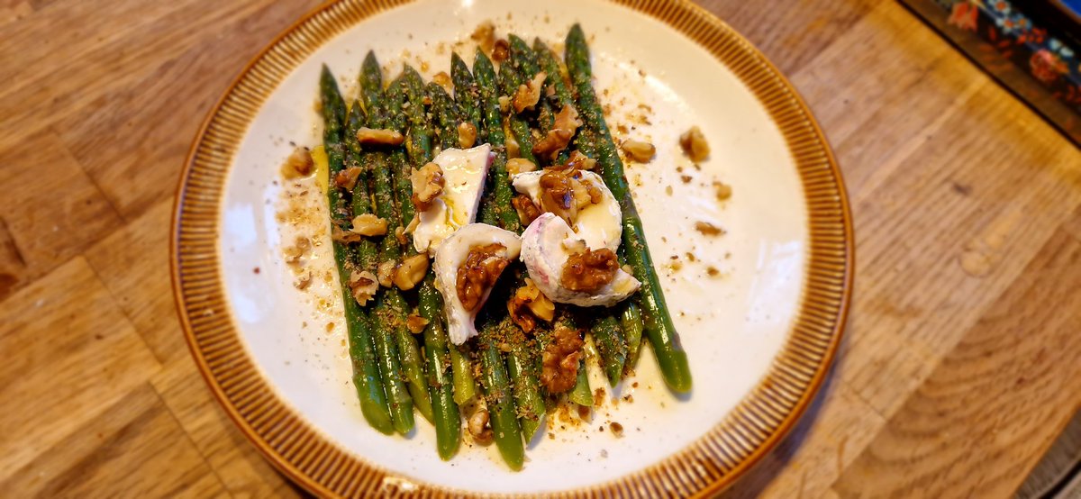 Fresh first in-season asparagus with toasted walnuts and goat's cheese. Plus Greek EVO oil, sea salt and freshly squeezed lemon.