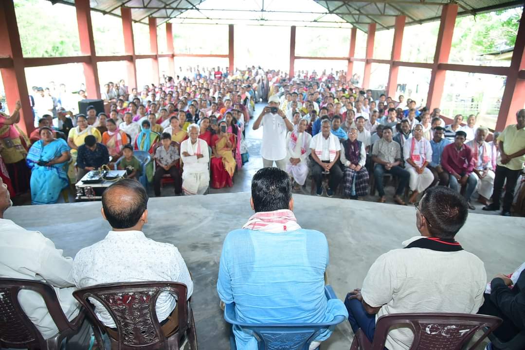 ToponKumarGogo1's tweet photo. Participated in a meeting at Begenabari village panchayat today and was overwhelmed by the love and blessings of the people. Their response assures the resurgence of the BJP in Jorhat, reaffirming the certainty of the Modi government once again. #JorhatDevelopment #VoteBJP #ModiGovernment