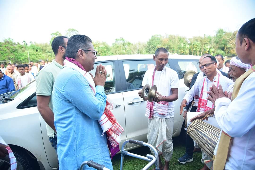 ToponKumarGogo1's tweet photo. Participated in a meeting at Begenabari village panchayat today and was overwhelmed by the love and blessings of the people. Their response assures the resurgence of the BJP in Jorhat, reaffirming the certainty of the Modi government once again. #JorhatDevelopment #VoteBJP #ModiGovernment