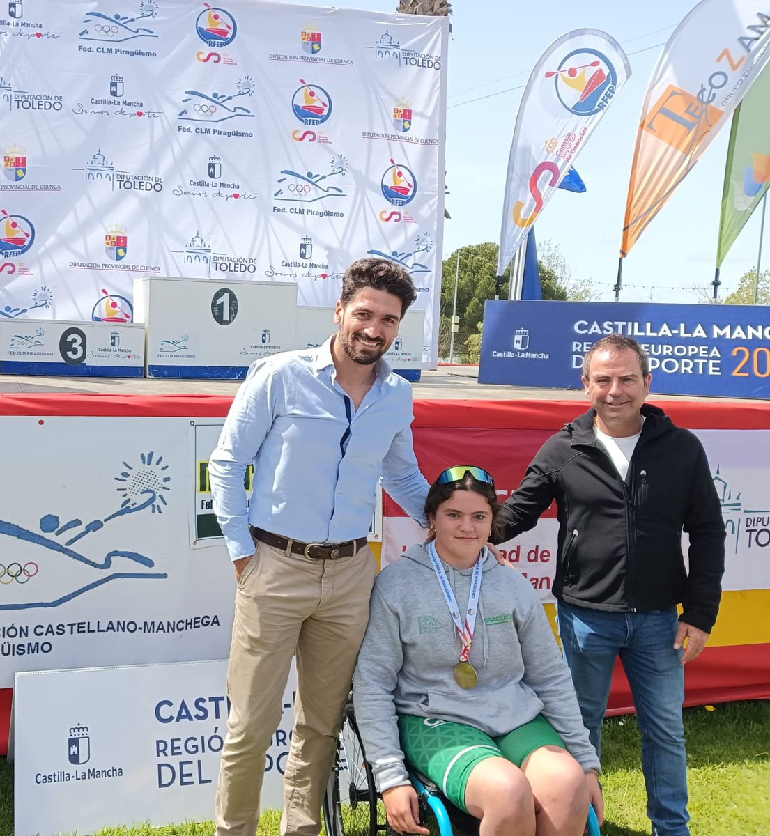 🛶🎉 ¡Felicidades, Carlota Blanca Romero! 🥇 Oro en PK3 5.000m cadete en el Campeonato de España 🏆, Cazalegas, Toledo. ¡Orgullo nazareno! #DeportesDosHermanas #DosHermanas #DosHermanasJuegaLimpio #piraguismo