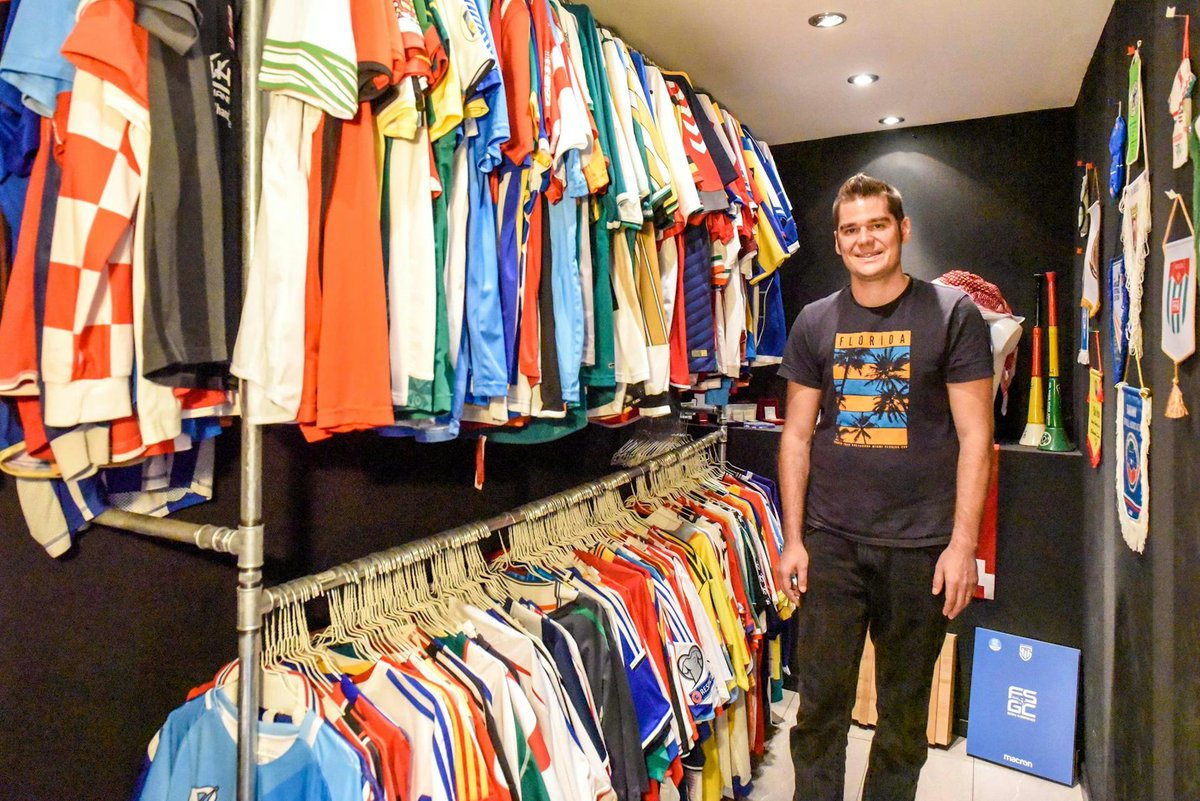 Morgen  Abend ist es soweit. Sascha kommt mit seinen Trikots und Geschichten  vorbei. Wer sich noch nicht kostenfrei für die Veranstaltung angemeldet  hat, kann dies hier nachholen: vhs-leipzig.de/p/normale-kurs…
#leipzig #leipzigevents #vhs #euro2024