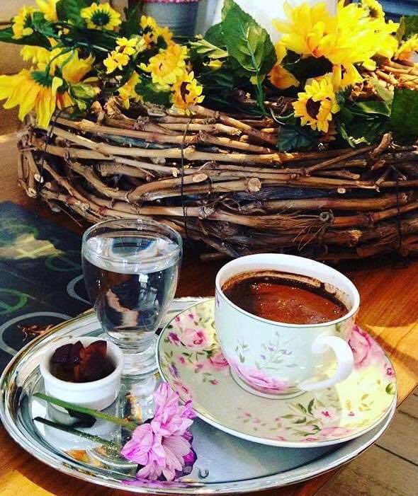 Hafif, sakin bir öğleden sonra şeysi . 
#CoffeeLover #relaxing #türkkahvesi #benimkahvem