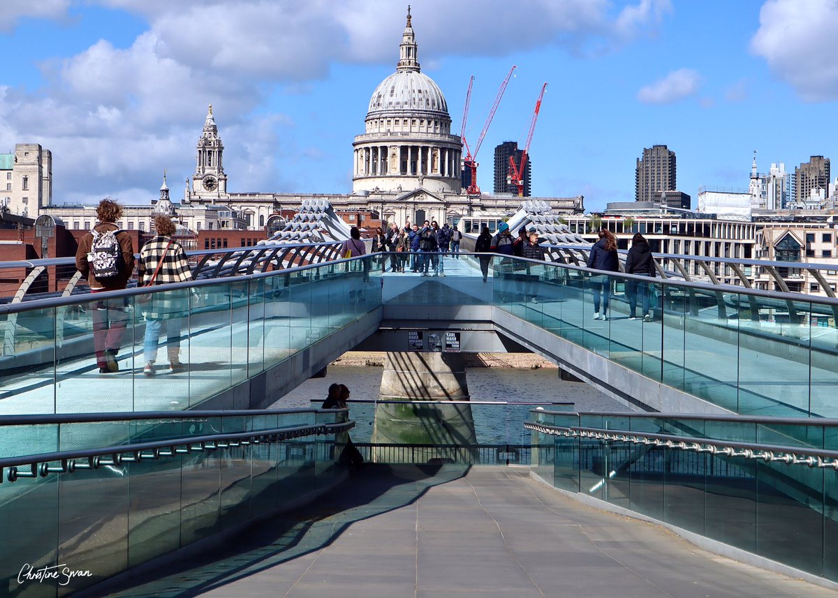 Millennium Bridge, London . . . . . #London #riverthames #lovelondon #londonphotography #stpaulscathedral #millenniumbridge #visitlondon