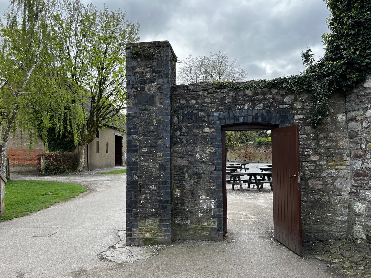 A new take on an old theme. A recreational door @LakesStiles