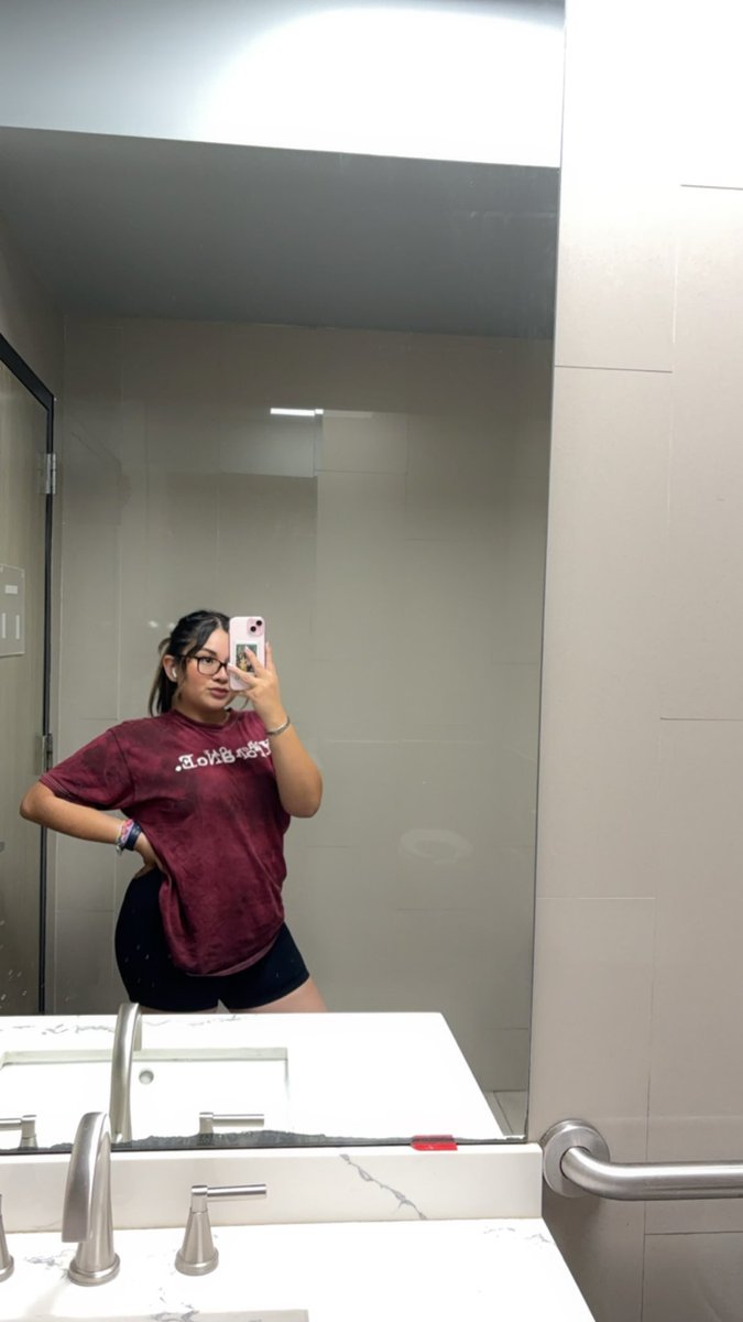Sandy_Gee12's tweet photo. Recap of you know just my usual… work, gym, coffee, manis/pedis &amp; road trips 🥰 in case you were wondering 👀🙃 https://t.co/Jkl41hLta2