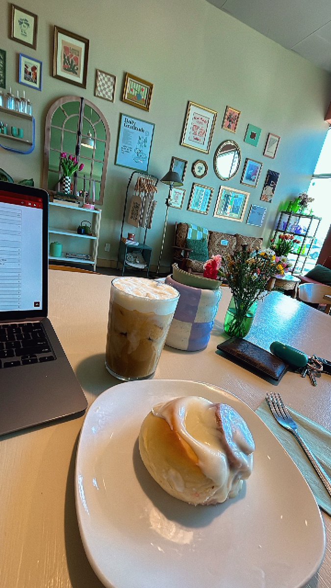 Sandy_Gee12's tweet photo. Recap of you know just my usual… work, gym, coffee, manis/pedis &amp; road trips 🥰 in case you were wondering 👀🙃 https://t.co/Jkl41hLta2