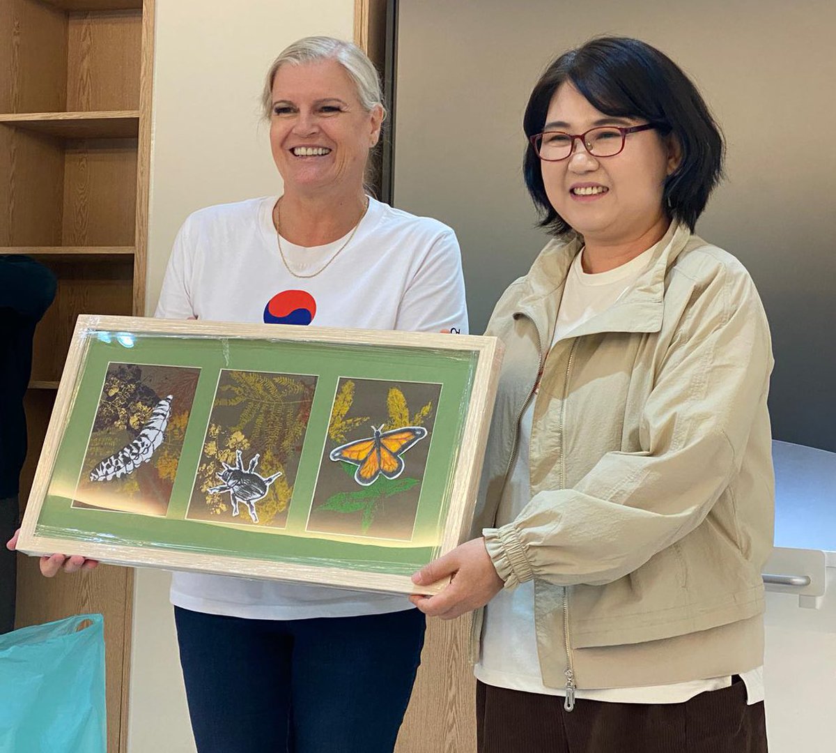 Kathy, DP <a href="/burwoodghs/">Burwood Girls HS</a> presenting a gift (artwork designed by yr7 students) to the Principal at Jeon Ju National university school. A wonderful day making new connections!